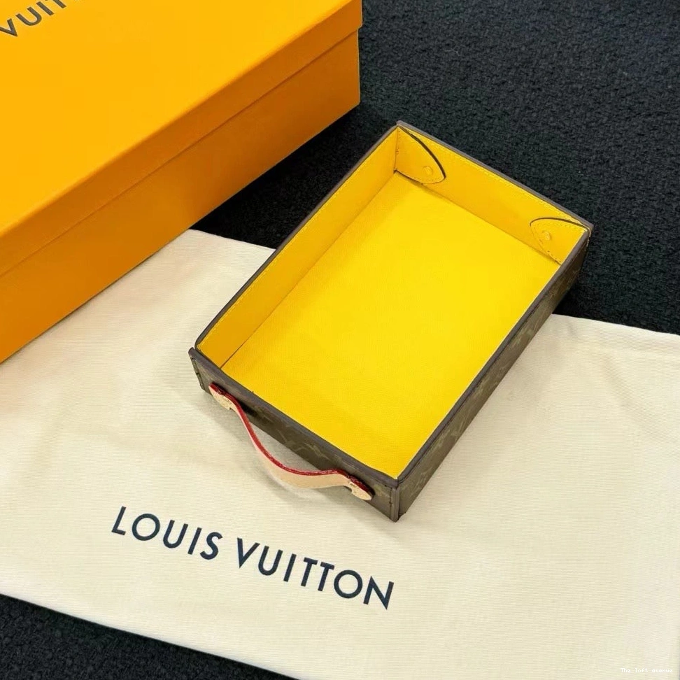 LV WITH CUSTOM TRAY DESK HANDLE 0715